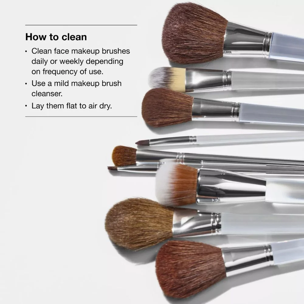 Clinique Bronzer Blender Brush Seamless Finish